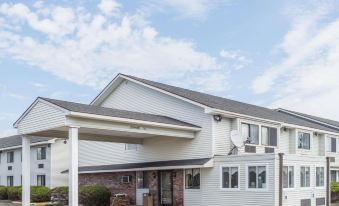 Super 8 by Wyndham Portland ME