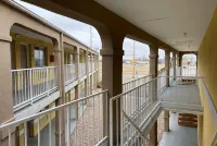 江克森城溫德姆速8飯店