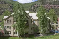 Slopeside Paradise Penthouse at Lift 7, Views, Fireplace, Deck, Hot Tub Condo Hotel di Telluride