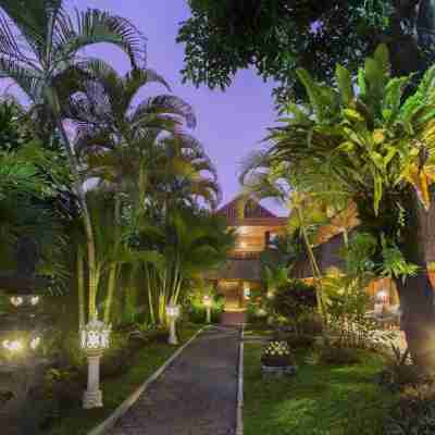 Puri Artha Hotel Hotel Exterior