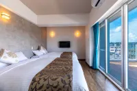 Mr.KINJO Manza Beachfront - Bathtub