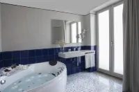Lloyd's Baia Hotel - Hot Tub