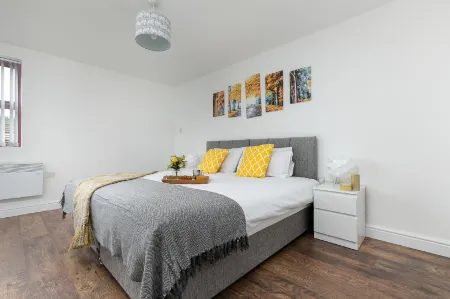 Kvm - City Apartments Отели рядом с достопримечательностью «Longthorpe Tower»