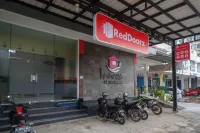 RedDoorz near Taman Pantai Alam Indah Tegal - 2-Star