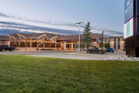 Royal Hotel West Edmonton, Trademark Collection by Wyndham Отели рядом с достопримечательностью «TELUS World of Science - Edmonton»