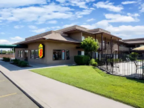 林賽橄欖樹温德姆速8酒店 圖萊里縣酒店