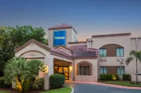 Travelodge by Wyndham Fort Myers Airport - 2-Star