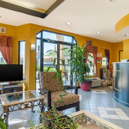 Econo Lodge Inn & Suites Отели в г. Катуса
