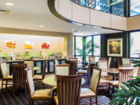 Quality Inn & Suites Hotels in Peoria