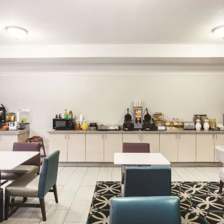 La Quinta Inn & Suites by Wyndham Mansfield TX