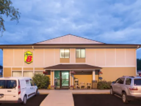 Super 8 by Wyndham Beaver DAM Hotels in Dodge County
