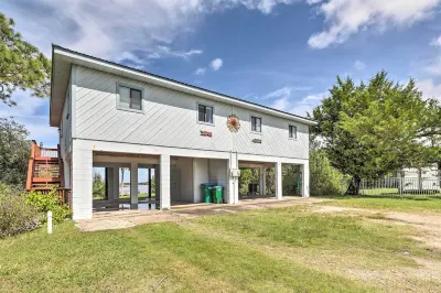 Waterfront Cedar Key Duplex Home: Grill & Dock! Các khách sạn gần Cemetery Point Park