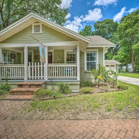 Walk to Mount Dora Historic District: Cozy Home!