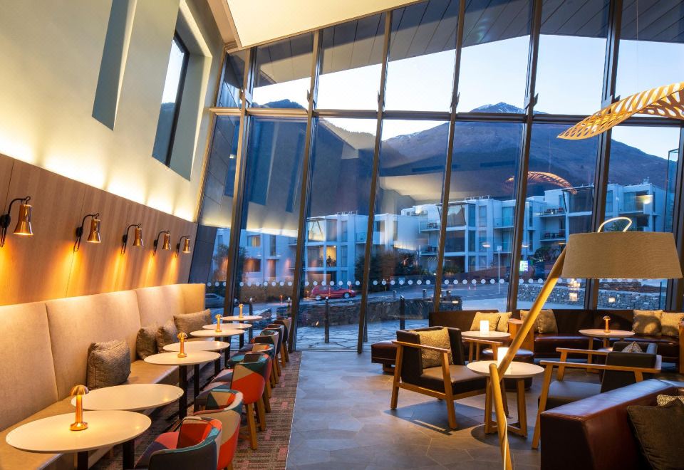 Holiday Inn Express & Suites Queenstown