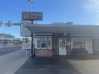 Budget Host Three Crowns Motor Lodge