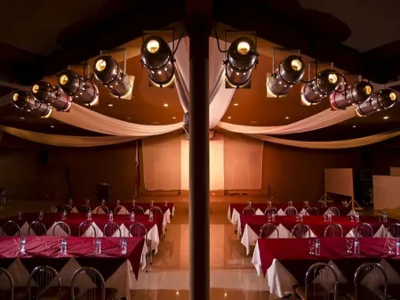 Camp Holiday Resort & Recreation Area Отели рядом с достопримечательностью «J.P. Laurel Mangrove Board Walk»