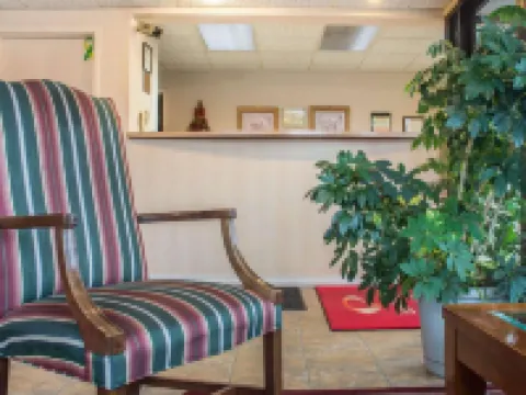 Econo Lodge Dewitt I-90 Hotels in De Witt