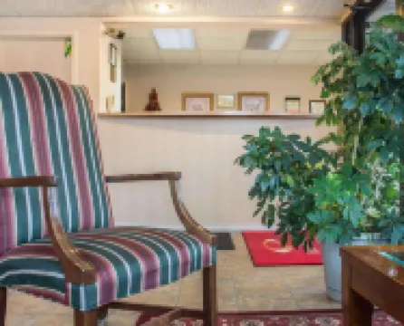 Econo Lodge Dewitt I-90