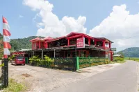 RedDoorz Syariah near Tirtasari Sonsang dan Banto  Hotel dekat Terminal Antokan Pasar Lama Lubuk Basung