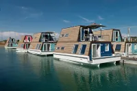 Tranquil Marina Azzurra Resort House boat 2 camere da letto 6 posti letto Hotel in zona Ecopiazzola Comune di Sedegliano
