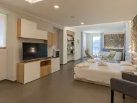 Lacum Lux Resort Hotels in Perledo