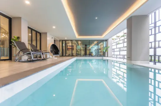 56 ホテル バンナー タニー ビルディング周辺のホテル