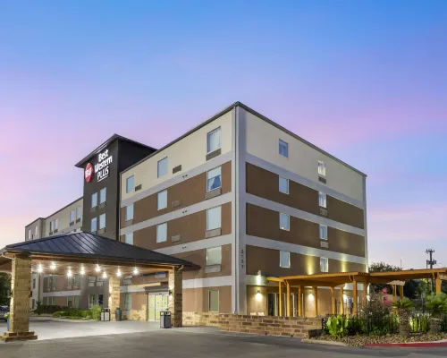 Best Western Plus Downtown North Hotels near The DoSeum