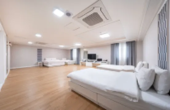Yeonggwang the One Hotel - Motels