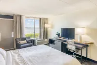 Holiday Inn Detroit Lakes - Lakefront Отели в г. Детройт-Лейкс
