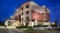 Best Western Premier Crown Chase Inn  Suites فنادق في Denton County