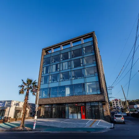 Blue Spring Hotel Отели рядом с достопримечательностью «Пляж Хёпчже»