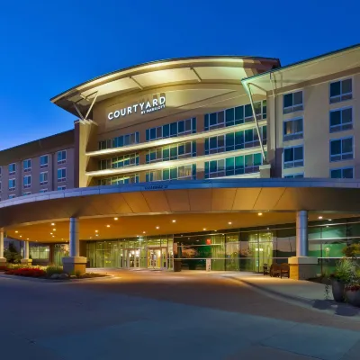 Courtyard Omaha la Vista Отели рядом с достопримечательностью «Парк аттракционов Fun-Plex»