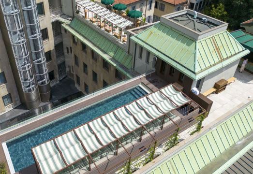 라디슨 컬렉션 산타 소피아 루프탑 수영장