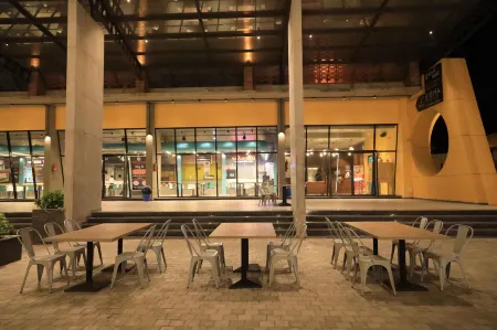 Delight Food Joint Отели в г. Навсари