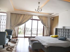 5 Bedroom Exquisite Villa in Top-View Area