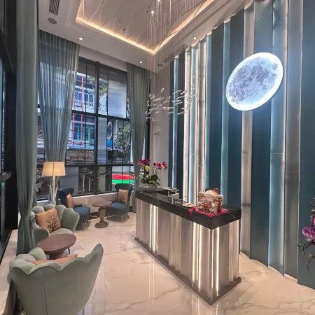 The Moon Boutique Hotel Cat Ba