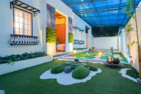 RedDoorz Plus @ Pondok Labu Hotel dekat Gerai Milagros Srengseng Sawah Jagakarsa