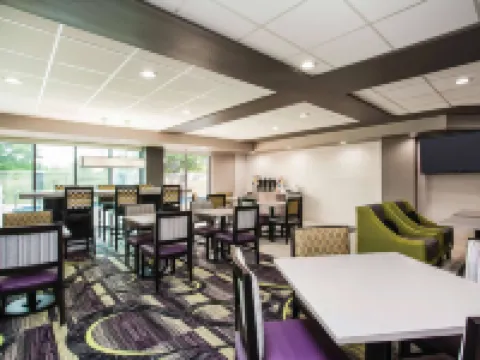 La Quinta Inn & Suites by Wyndham Clearwater South Hotels in Pinellas Park