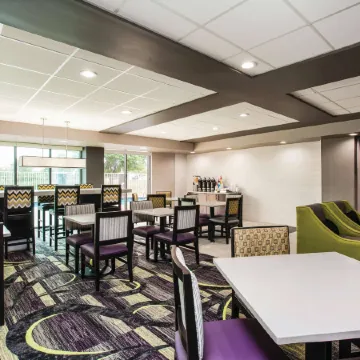 La Quinta Inn & Suites by Wyndham Clearwater South