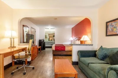 Econo Lodge Inn & Suites Memphis East Hotels in Shelby County