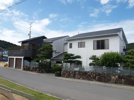 Guest House Amy Manbos Отели рядом со станцией JR Sanuki-Shirotori station