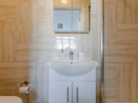 Apple House Wembley -Double Room with Ensuite فنادق في إدجوير