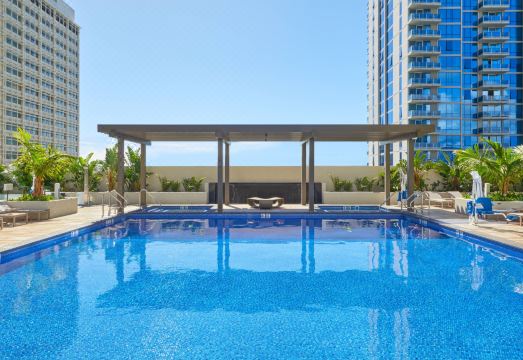 르네상스 수영장