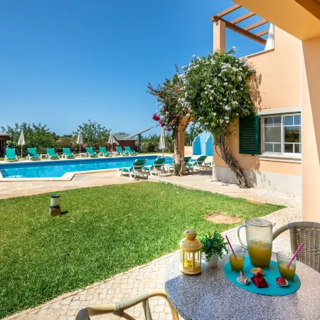 Apartamentos Monte Dos Avós, Albufeira by AlgarveBlossom