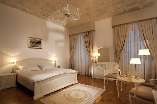 Antiq Palace - Historic Hotels of Europe - parking