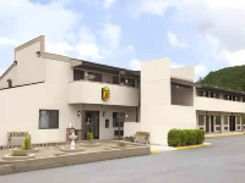 Super 8 by Wyndham Bridgeport/Clarksburg Area ブリッジポートのホテル