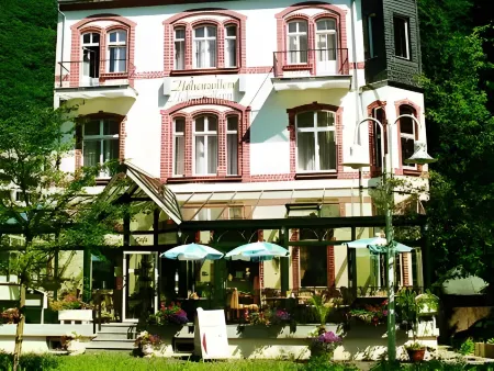 Haus Hohenzollern & Haus 'Ambiente Отели в г. Бад-Бертрих