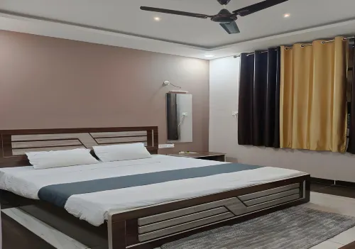 Hotel Celebration Green فنادق في Khandwa
