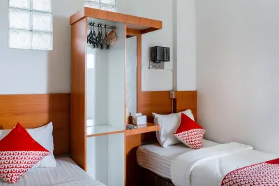 OYO 2199 Mandiri Guest House Syariah Hotels in Padang Panjang