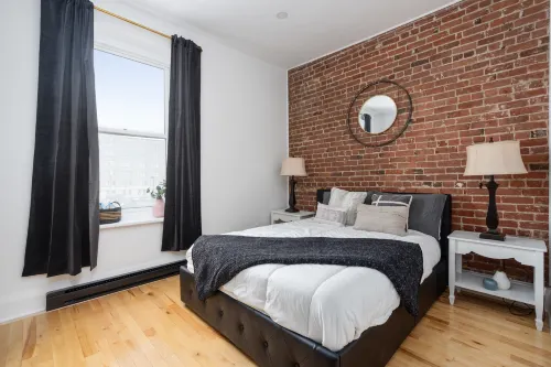 Downtown Luxe - Parking, Metro, King Bed, Sleeps 6